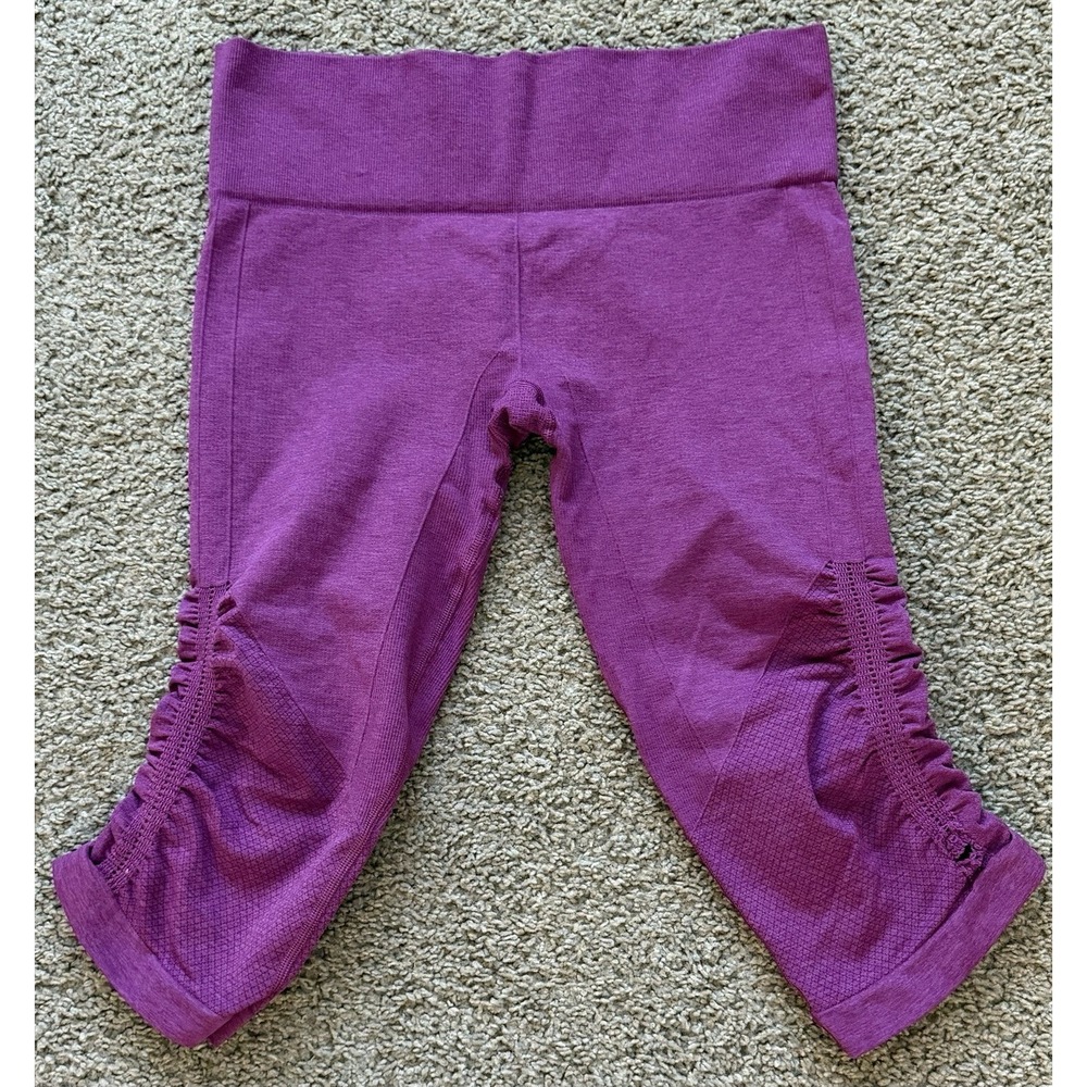 Lululemon Womens In the Flow Crop II Ribbed Stretch Leggings Capri Purple Size 8